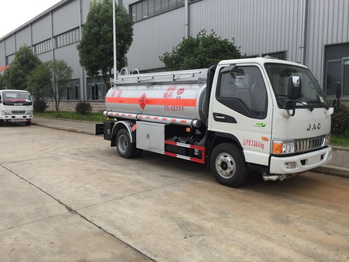 5噸運(yùn)油車批發(fā)價(jià)出售，3-10噸加油車限時(shí)特價(jià)，助力能源運(yùn)輸
